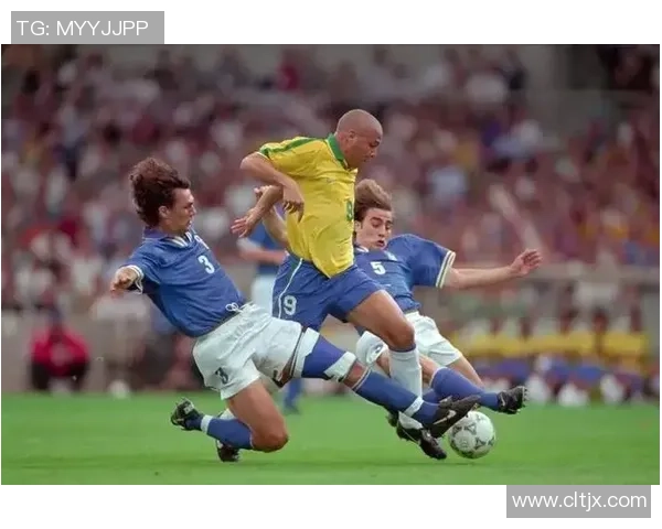 足球明星大合集历年回顾与精彩瞬间盘点全景展示